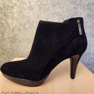 Bandolino: low cut bootie (NWOT, navy)